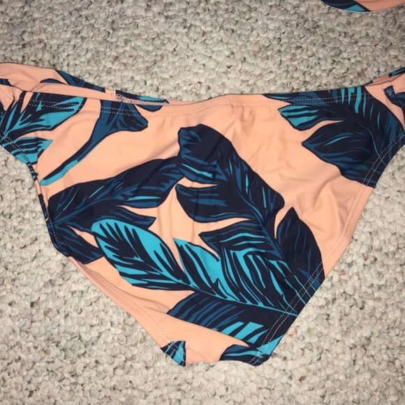 Bikini Set- Top Size - E Bottom Size- Large - Picture 6 of 7
